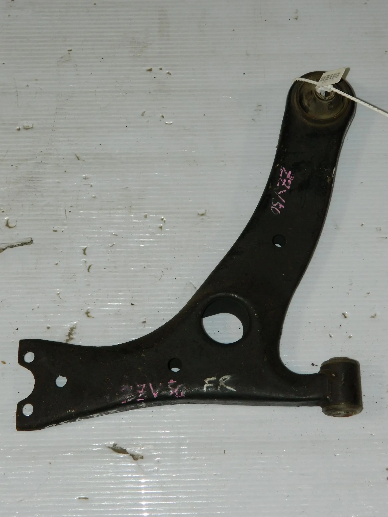 Рычаг подвески TOYOTA VISTA ZZV50 Перед Прав (Контрактный)