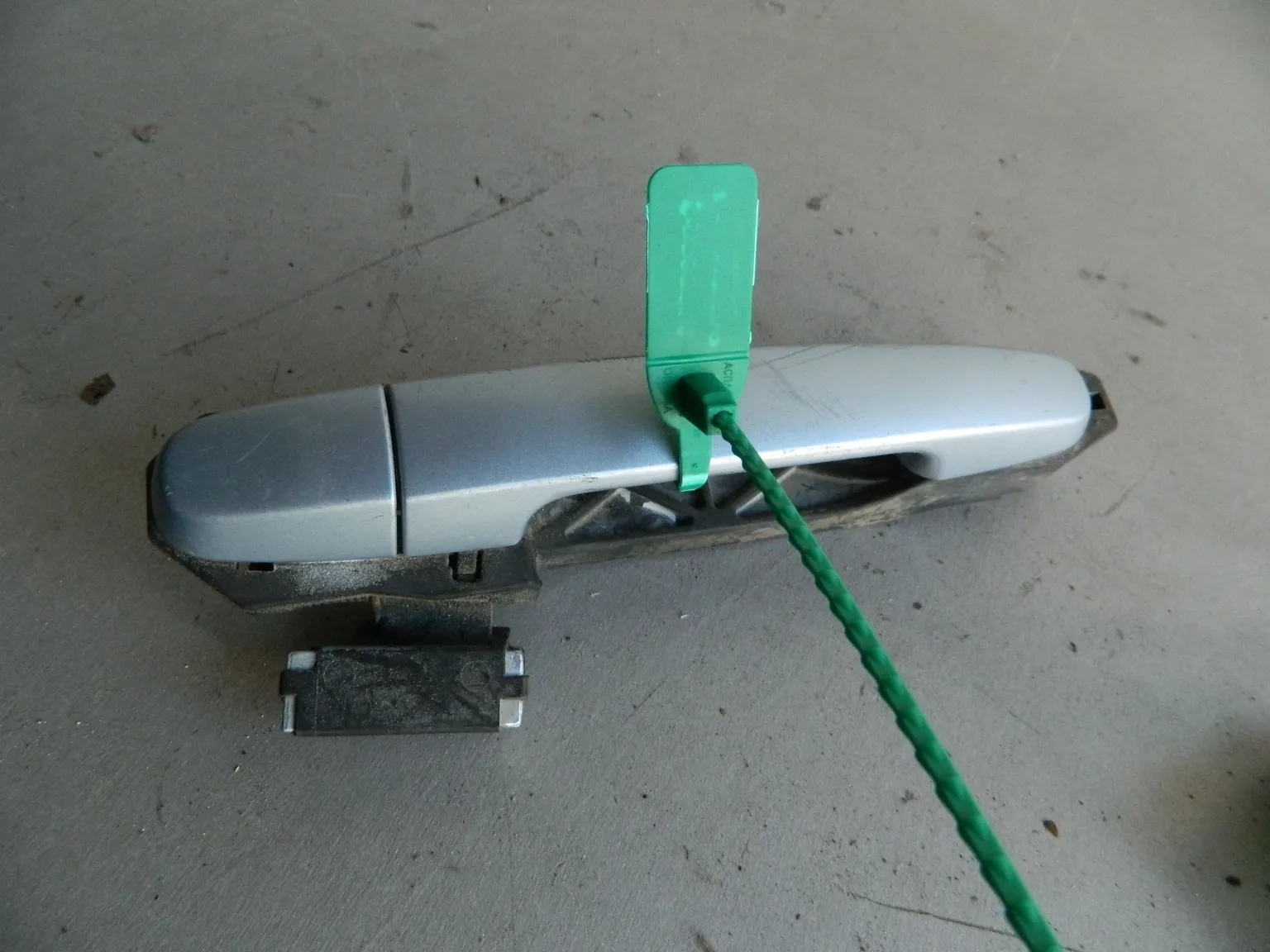 Ручка двери наружная TOYOTA COROLLA E150 Зад Лев (Б/У) 81530956