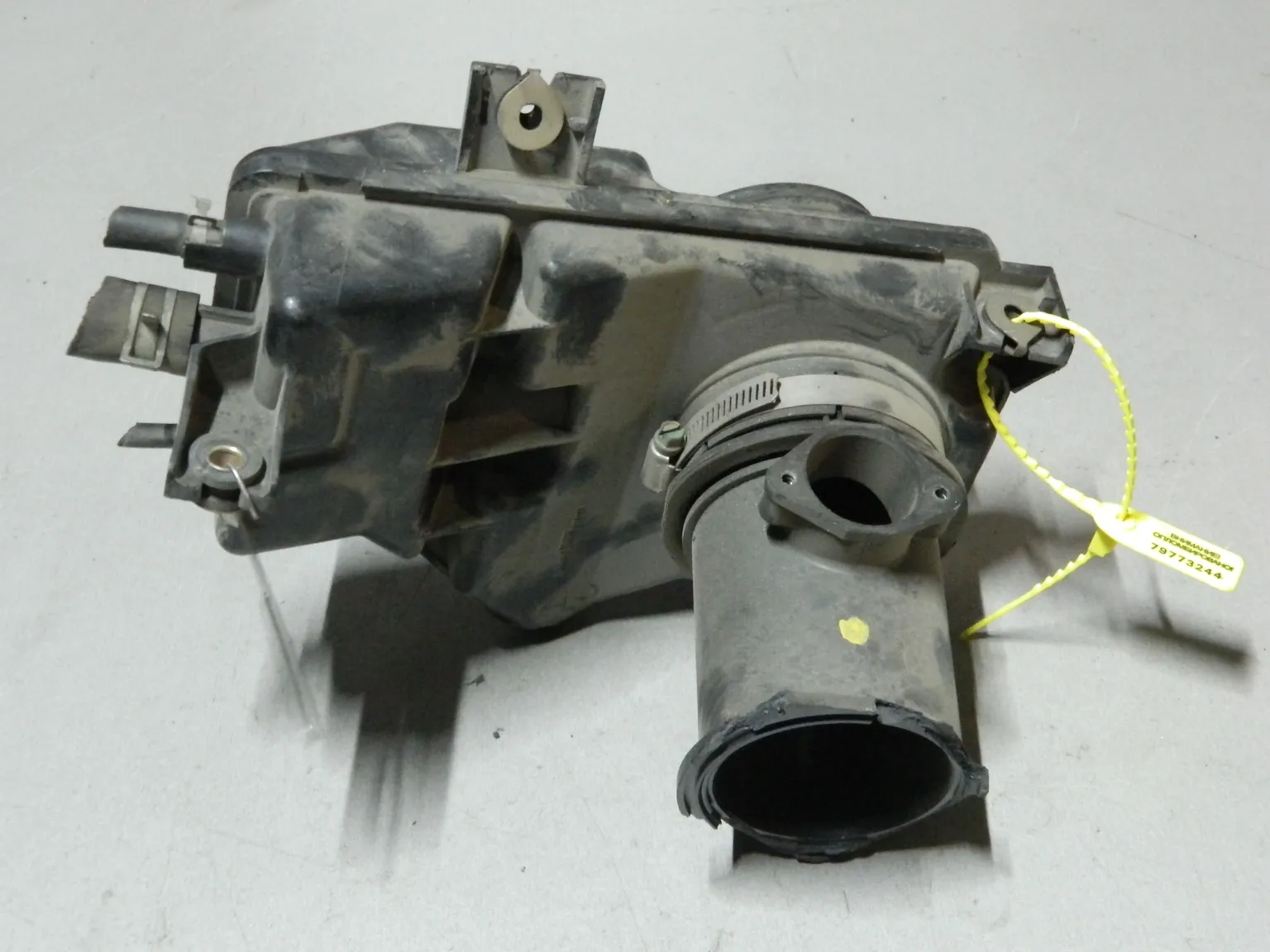 Корпус воздушного фильтра NISSAN CEFIRO A33 (Контрактный) 79773244