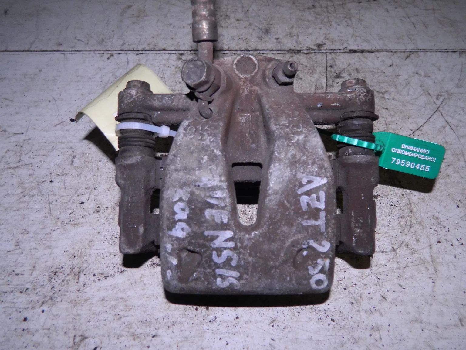 Суппорт TOYOTA  AVENSIS AZT250 Зад Лев (Контрактный) 79590455