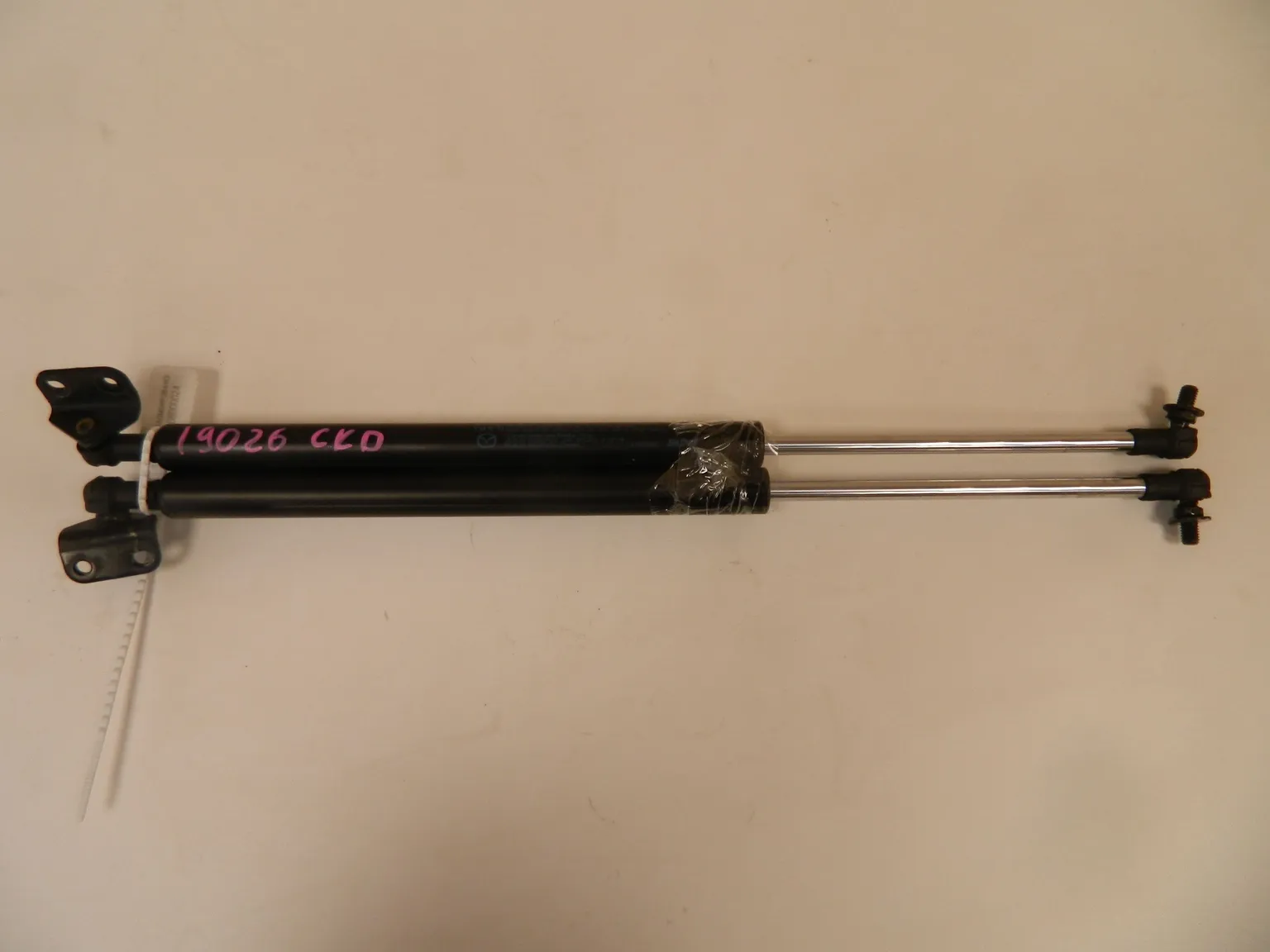 Амортизатор 5-й двери MAZDA ATENZA GJEFW (Контрактный) 68000024