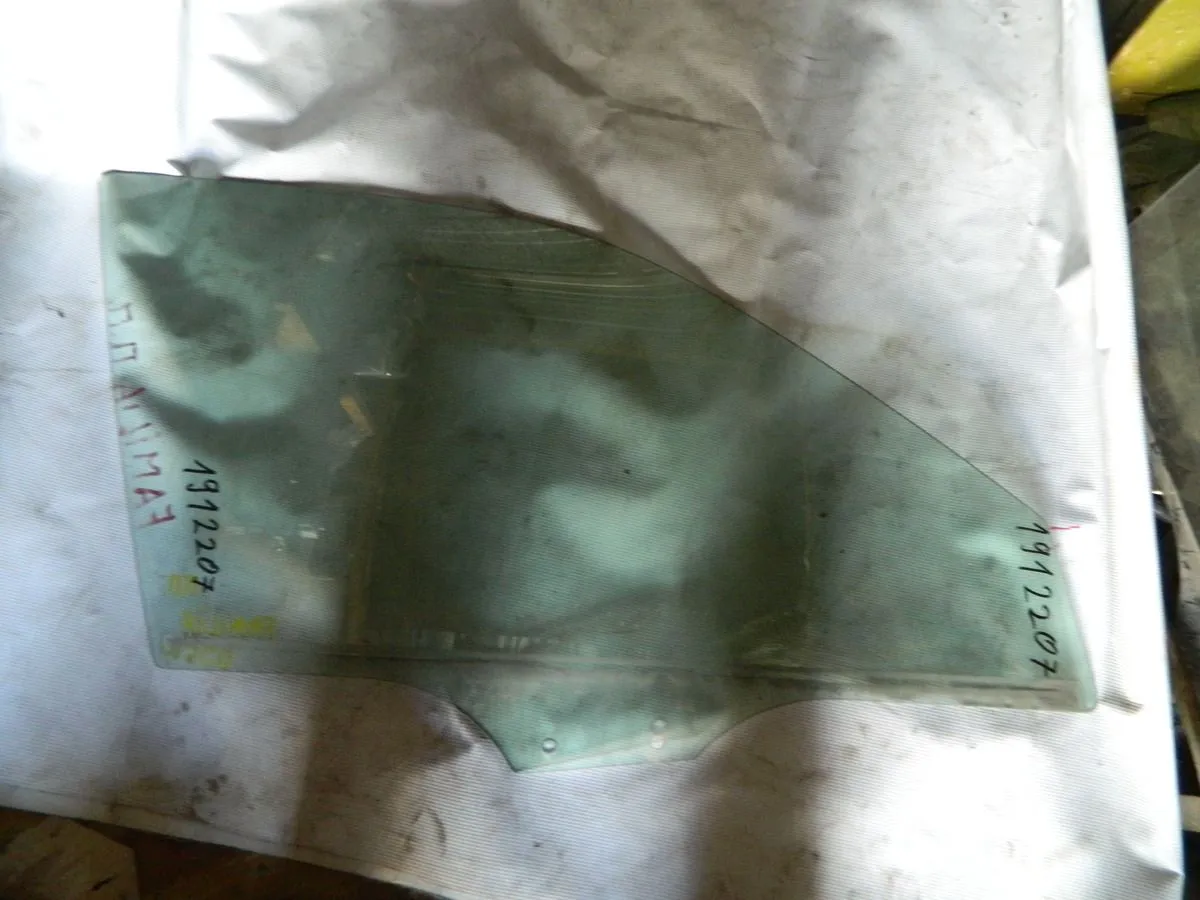 Стекло двери MAZDA FAMILIA Перед. Прав (Контрактный) 1912207