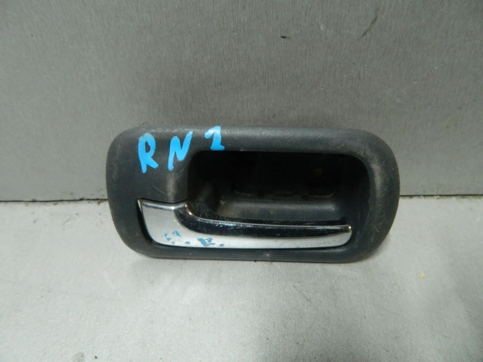Ручка двери внутренняя HONDA STREAM RN1 Лев (Контрактный) 81539871