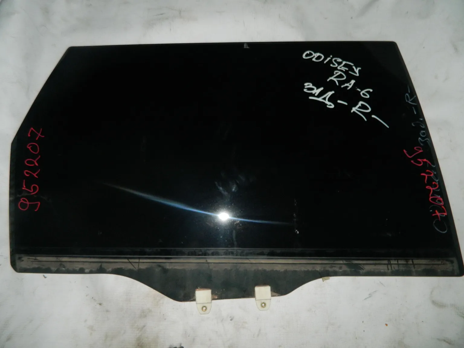 Стекло двери HONDA ODYSSEY RA6 Задн. Прав (Контрактный) 952207