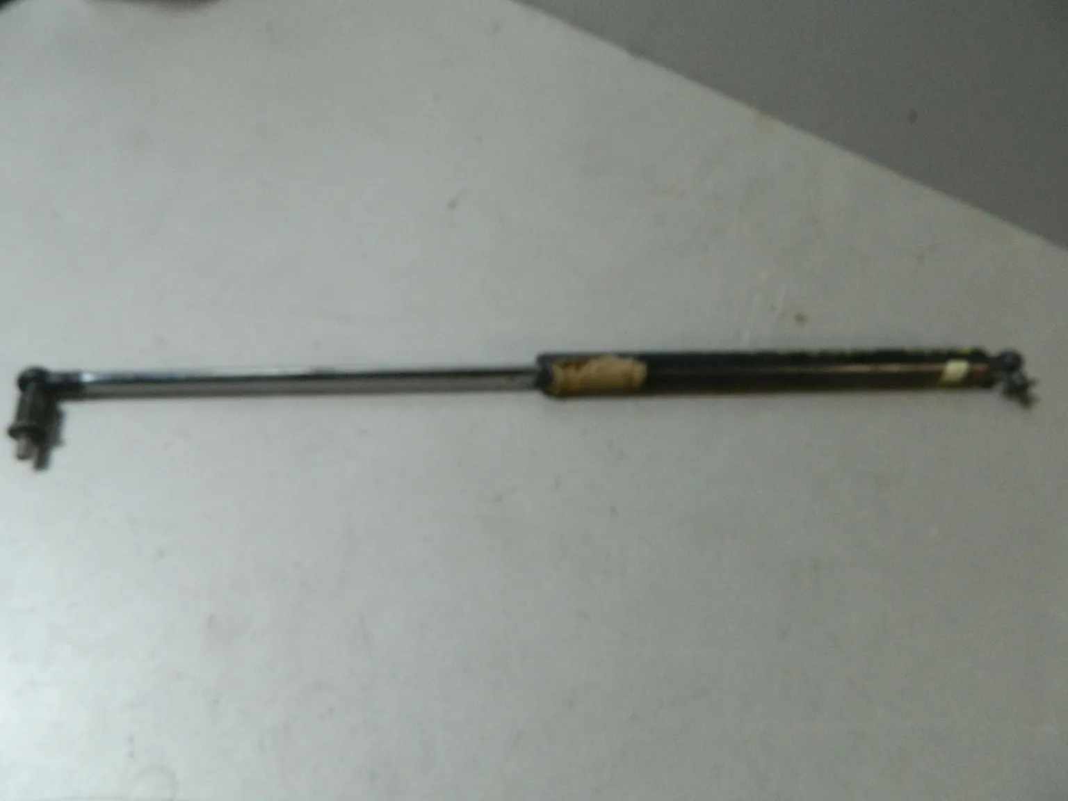 Амортизатор багажника MITSUBISHI LIBERO CB5W (Контрактный) 81528872