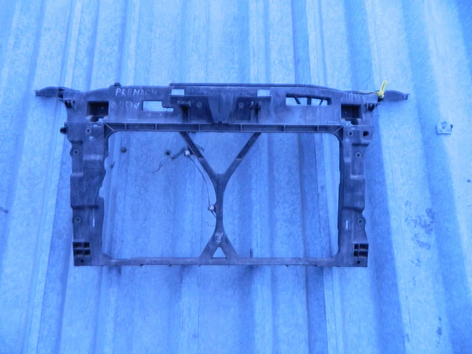Рамка радиатора MAZDA PREMACY CREW (Контрактный) 79773592