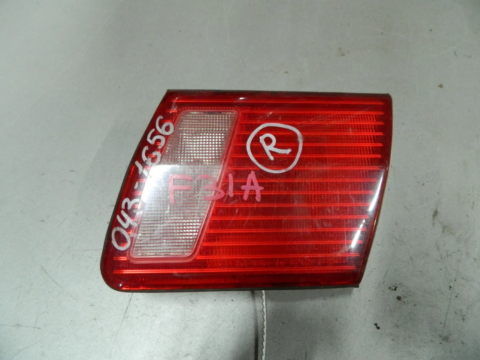 Фонарь MITSUBISHI DIAMANTE F31A Зад Прав (Контрактный) 68000986