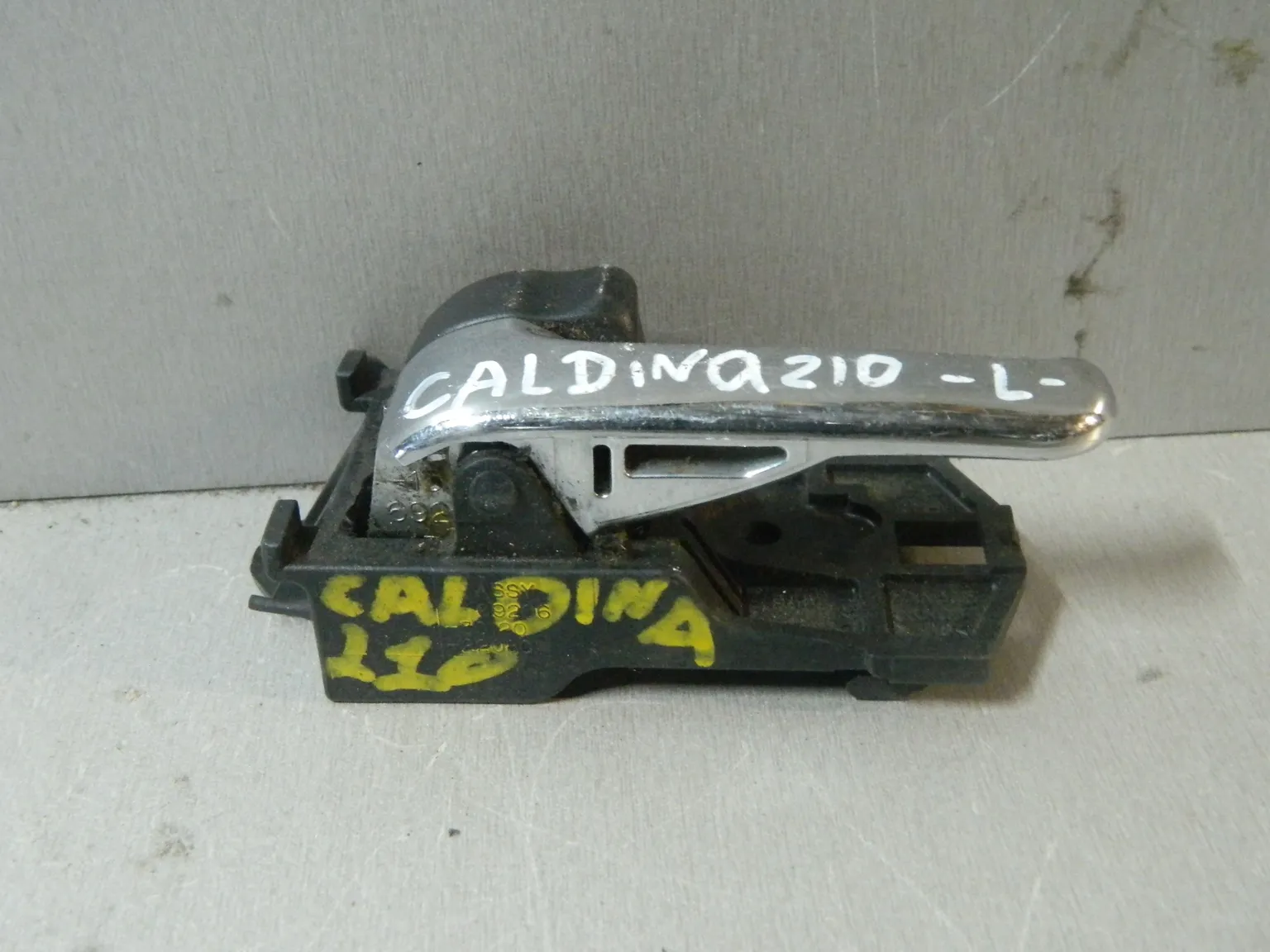 Ручка двери внутренняя TOYOTA CALDINA ST210 Лев (Контрактный) 81528378