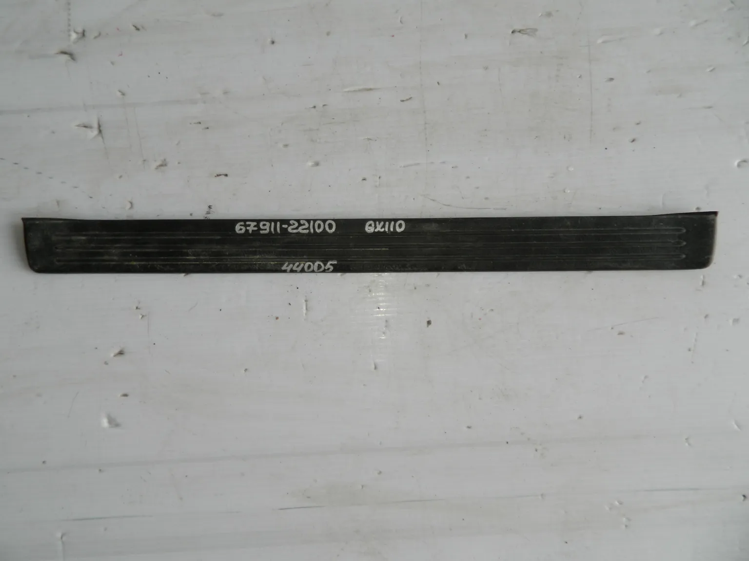 Накладка на порог TOYOTA MARK II GX110 Перед Прав (Б/У) 6791122100