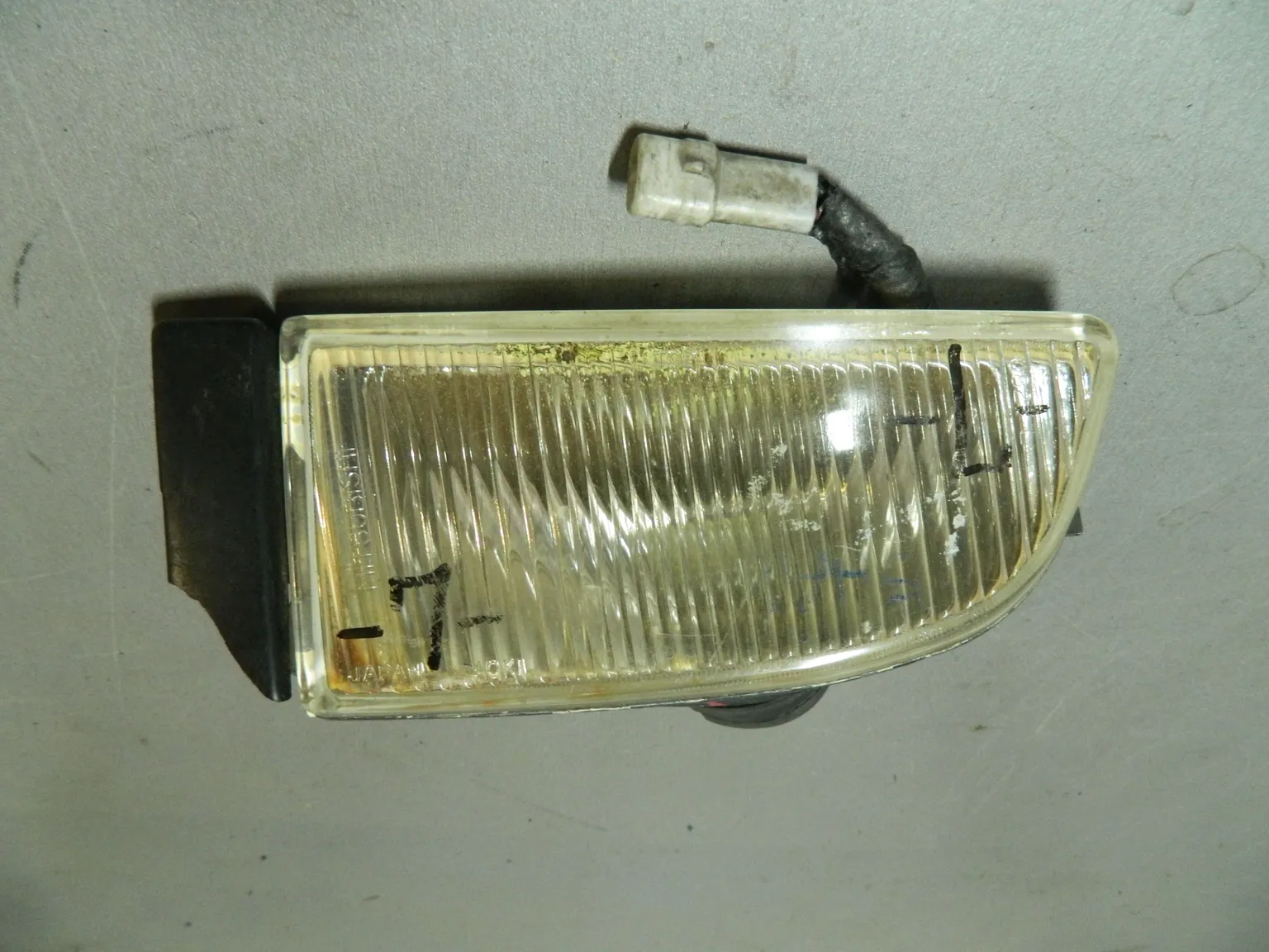 Фара противотуманная MITSUBISHI CHARIOT N43W Перед Лев (Контрактный) 79768272