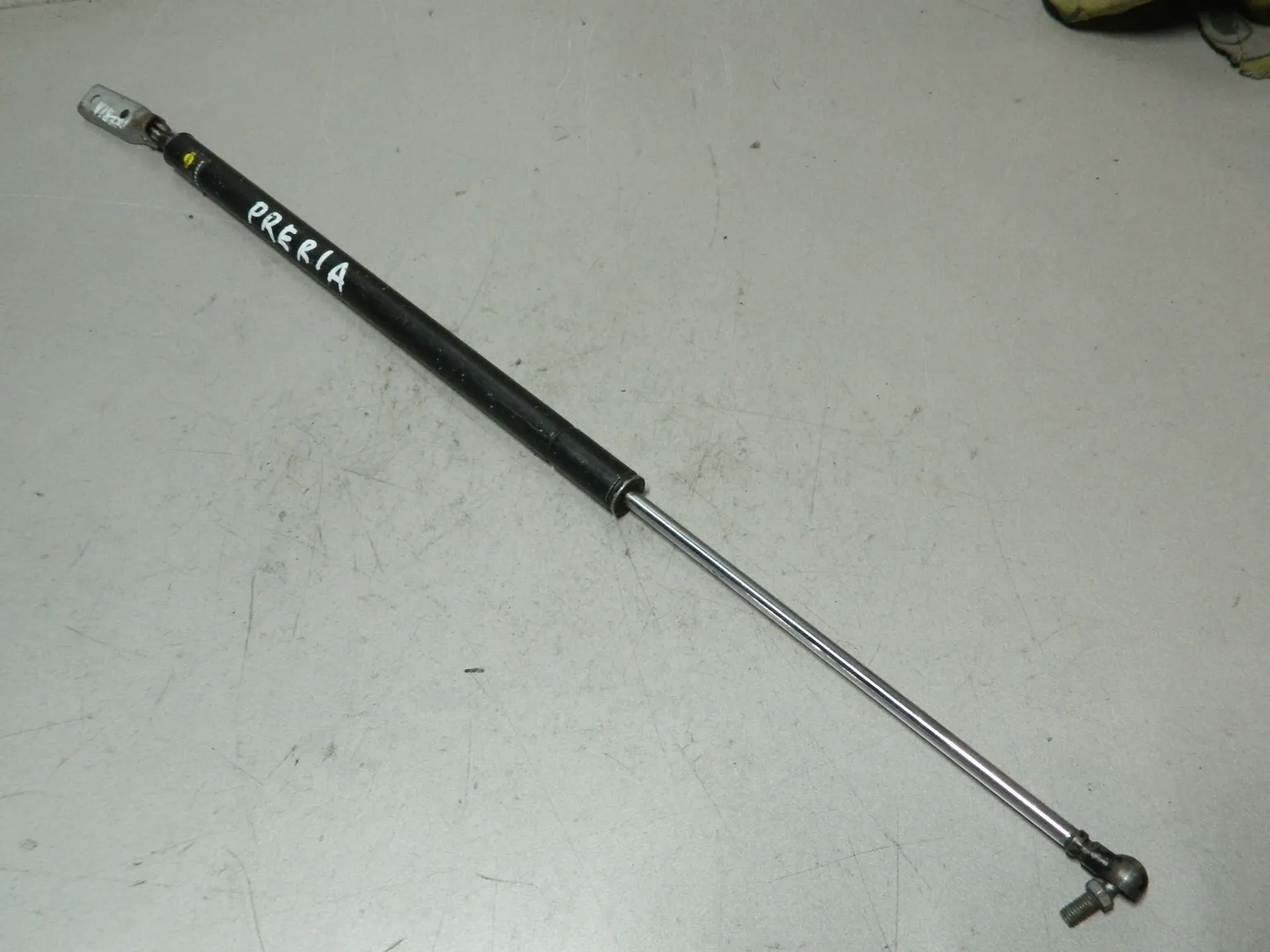 Амортизатор багажника NISSAN PRAIRIE M11 (Контрактный) 81532141