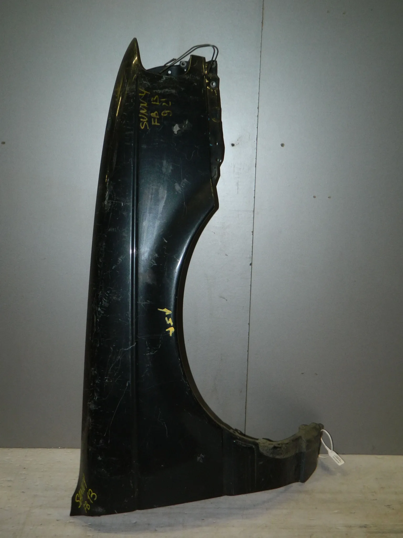 Крыло NISSAN SUNNY FB13 Перед Прав (Контрактный) 46098940