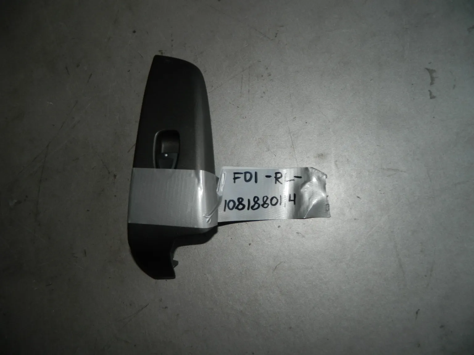 Кнопка стеклоподъемника HONDA CIVIC FD1 Зад Лев (Контрактный) 1081880114