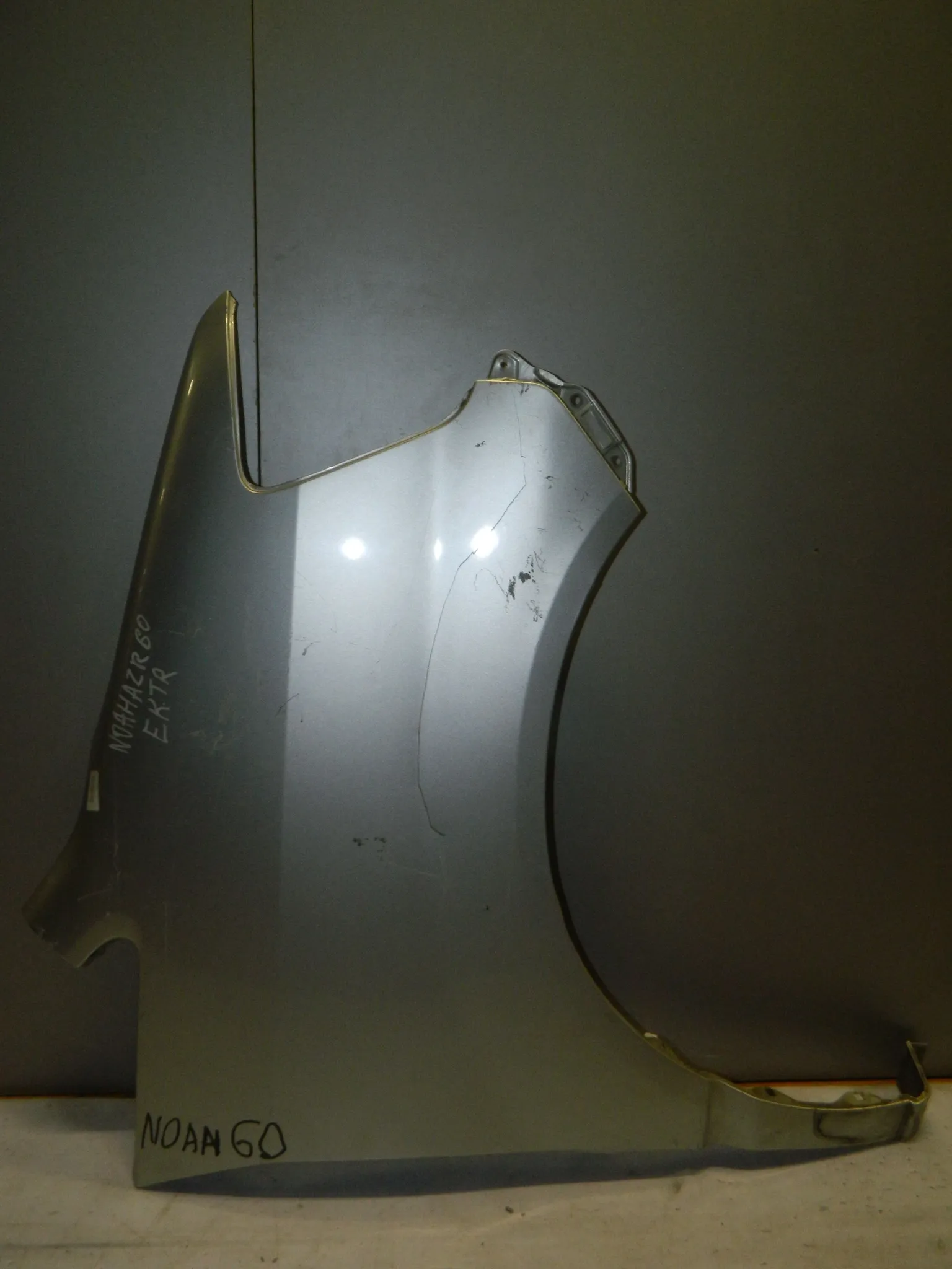 Крыло TOYOTA NOAH AZR60 Перед Прав (Контрактный) 46091776