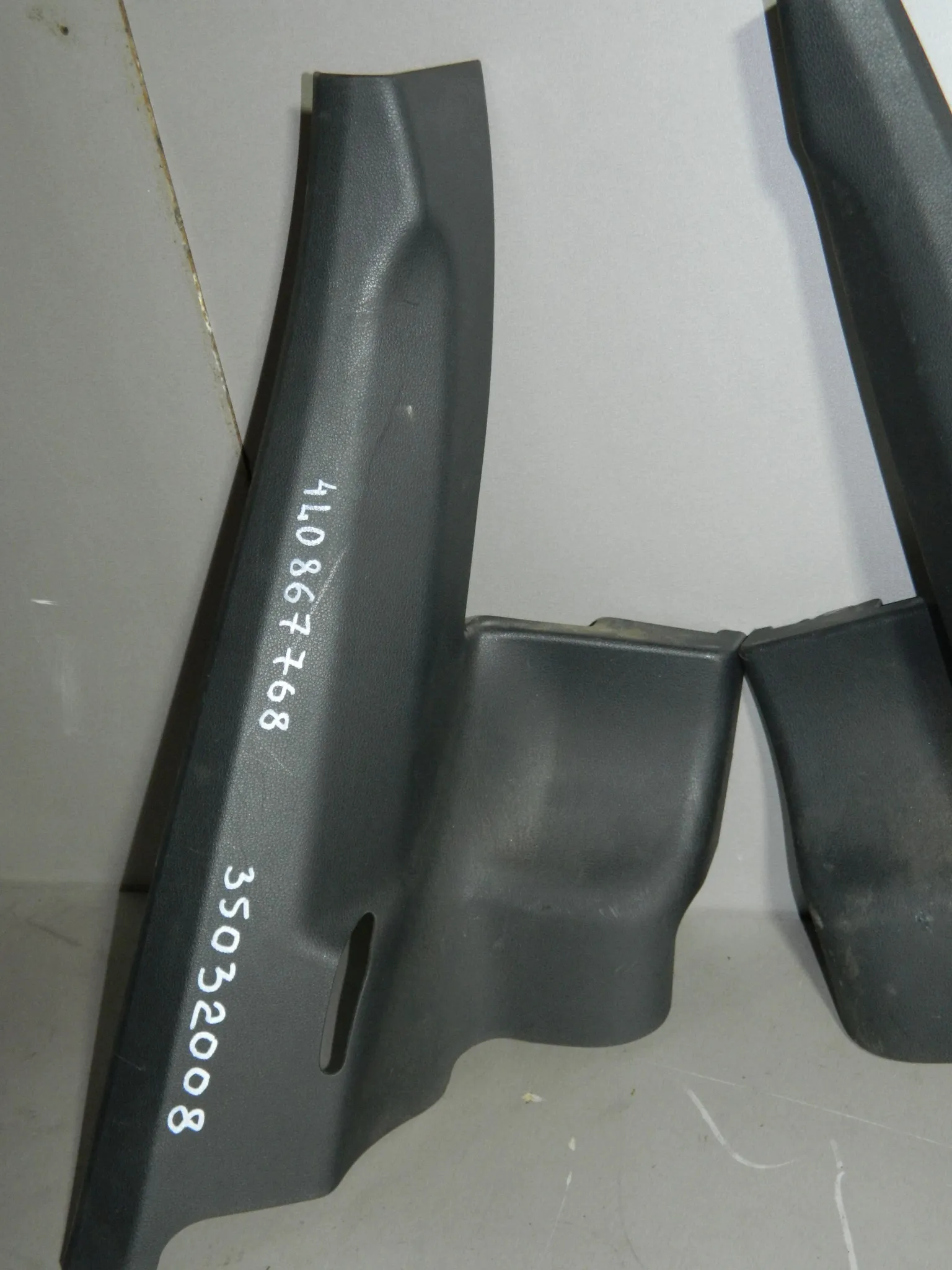 Обшивка стойки AUDI Q7 4L Зад Прав (Контрактный) 35032008