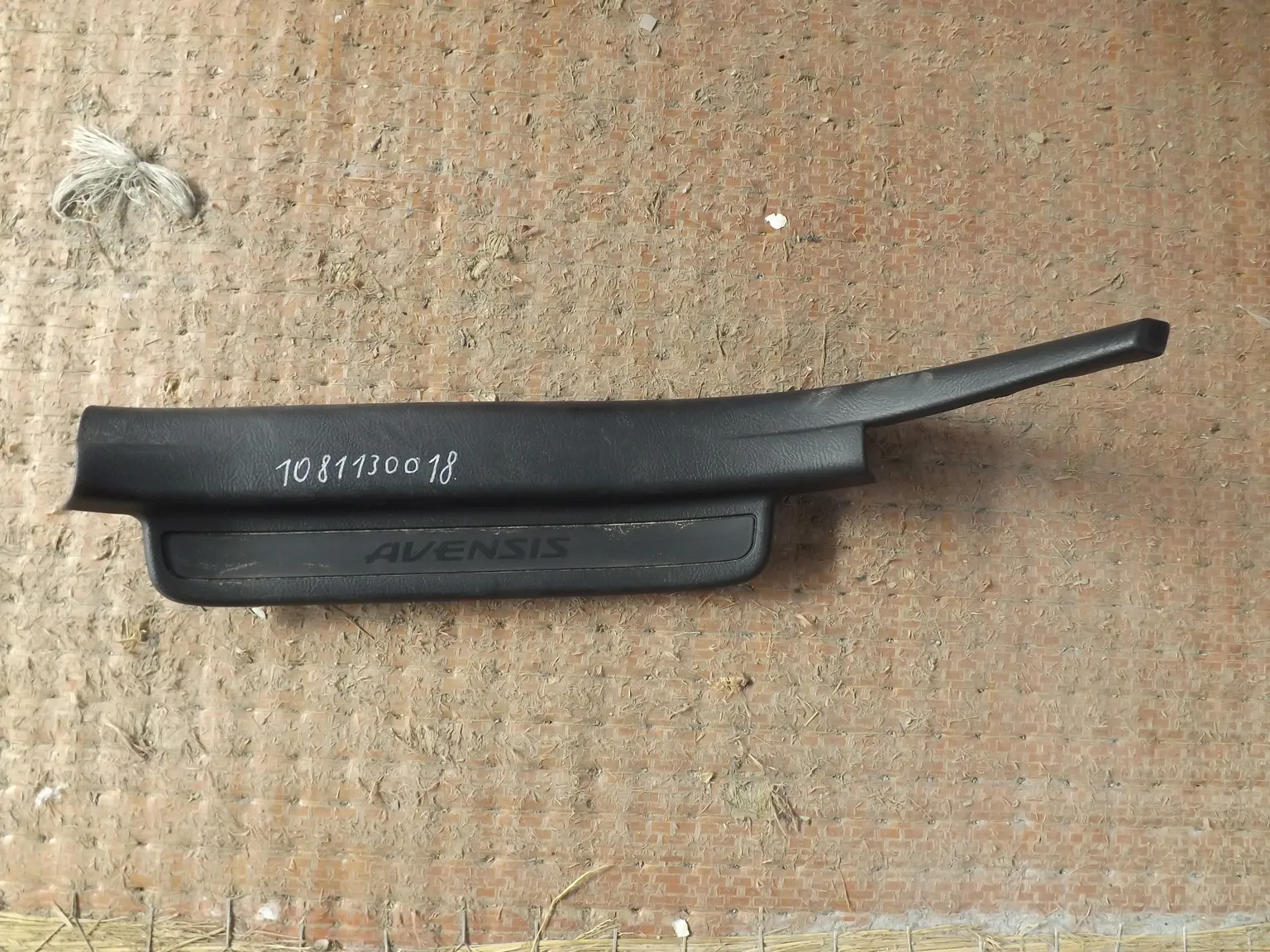 Накладка на порог TOYOTA AVENSIS AZT250 Зад Лев (Контрактный) 1081130018