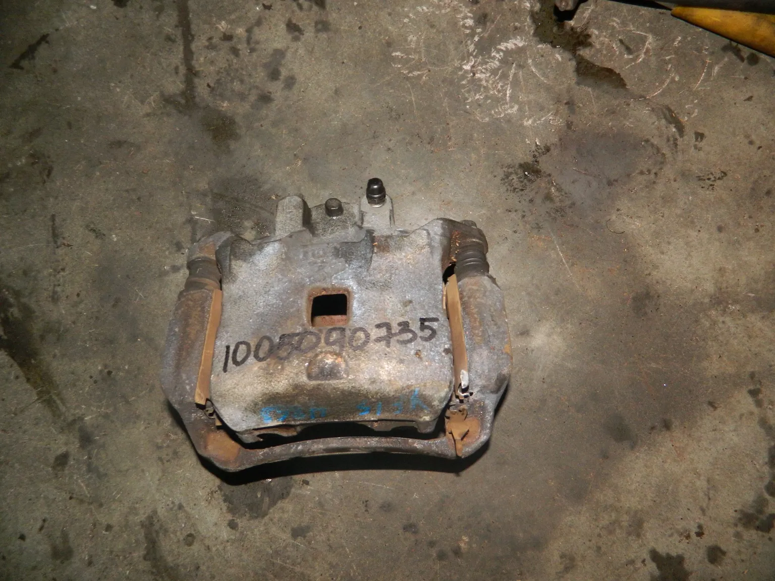 Суппорт NISSAN JUKE YF15 HR15 Перед Лев (Контрактный) 1005090735