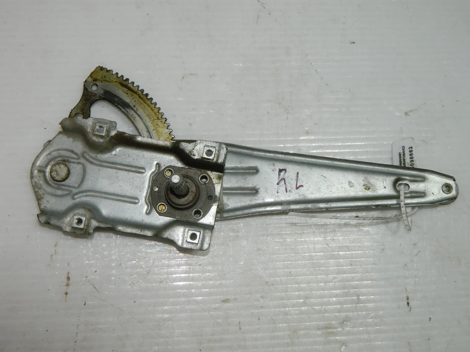 Стеклоподъемник TOYOTA COROLLA E120 Зад Лев 46098662 Б/У 6984002110