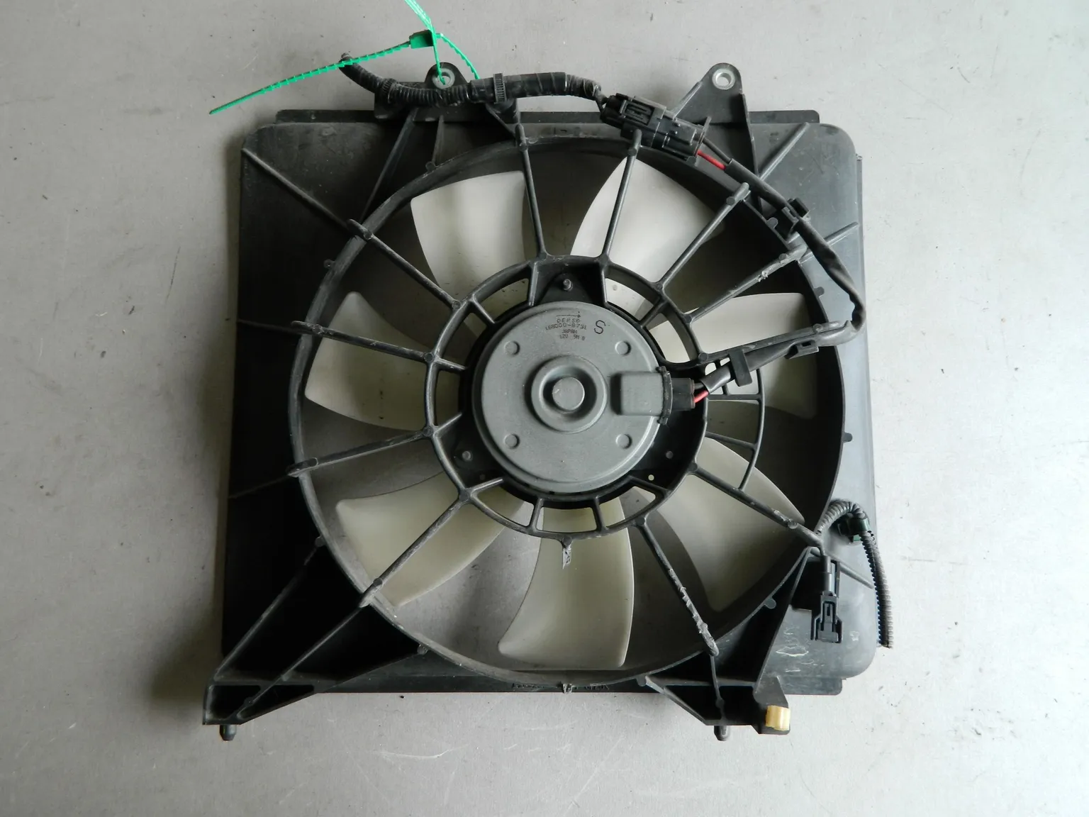 Диффузор радиатора HONDA FREED SPIKE GB3 (Контрактный) 79586247