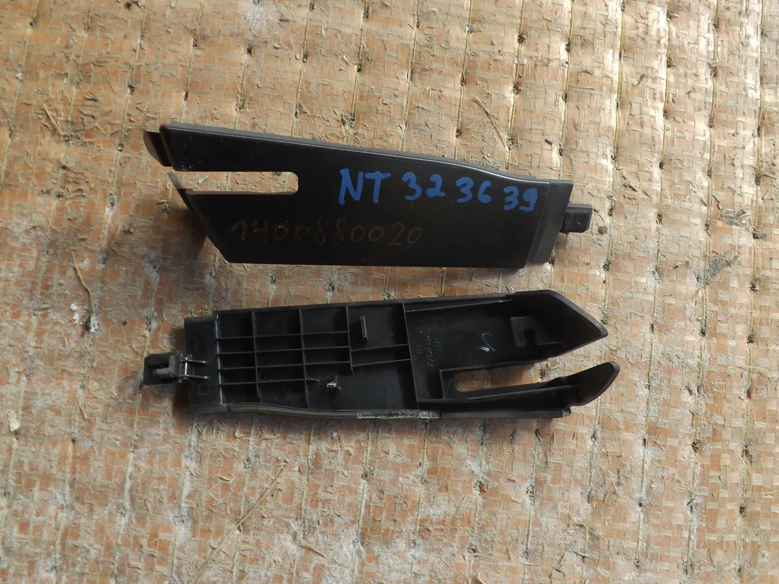 Крышка петли багажника NISSAN X-TRAIL NT32 Зад Пара (Контрактный) 1400880020