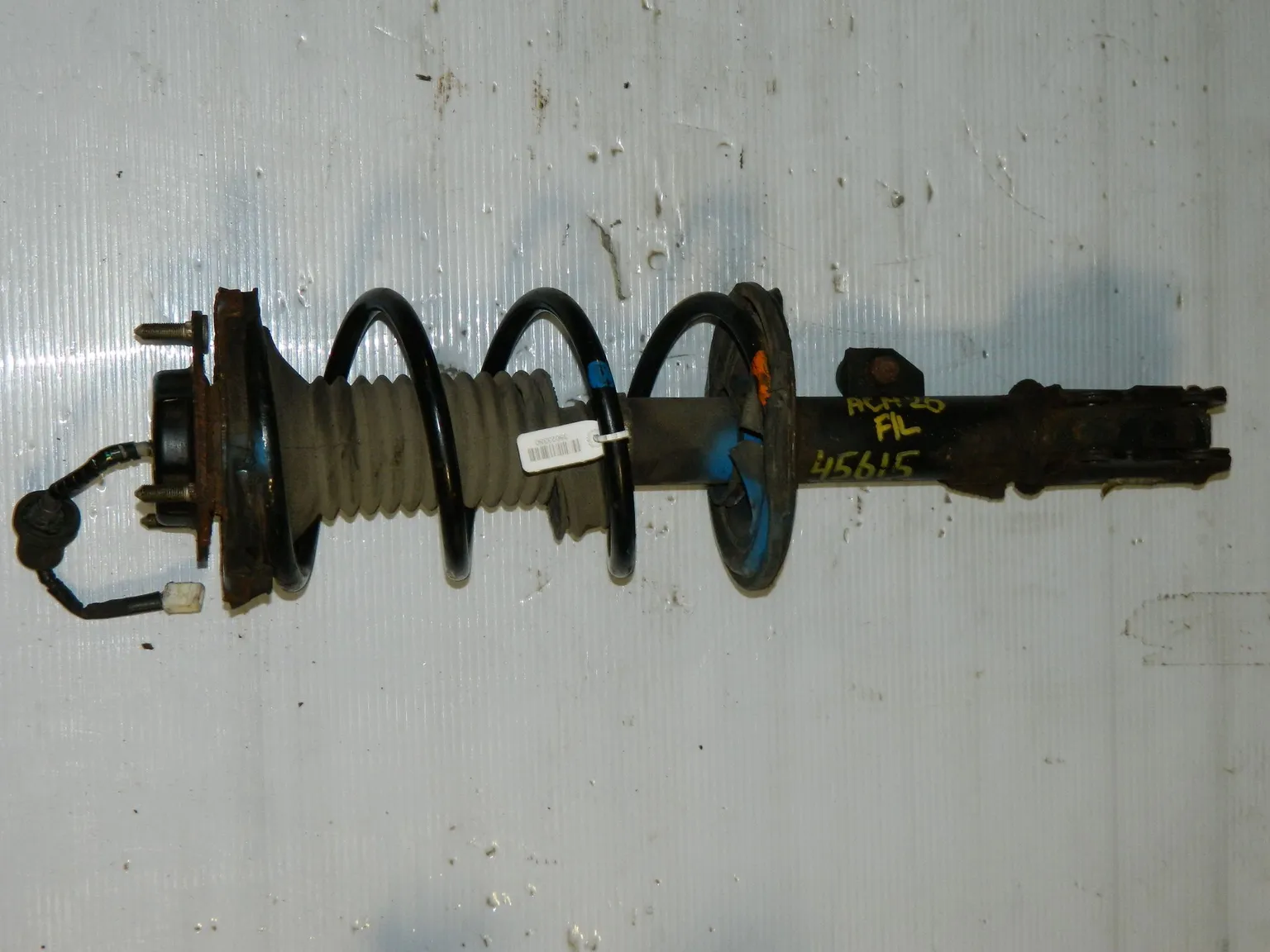 Стойка подвески TOYOTA IPSUM ACM20 Перед Лев (Контрактный)