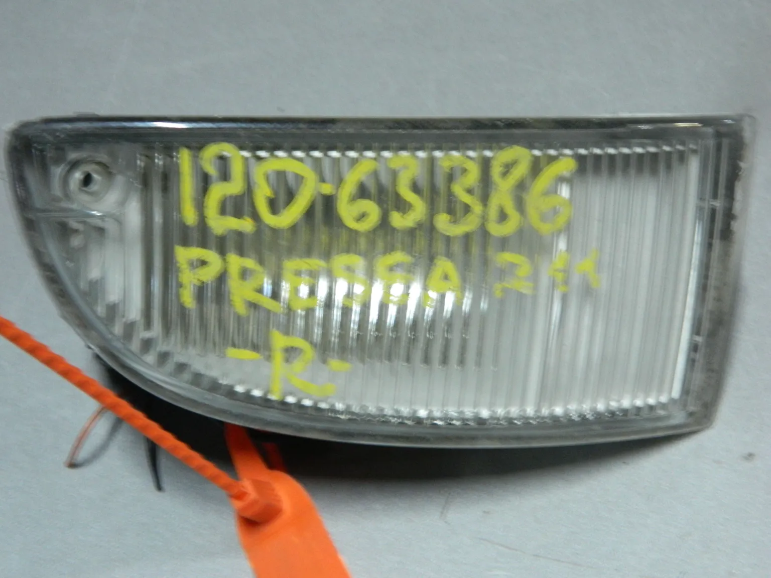 Повторитель поворота NISSAN PRESEA R11 Перед Прав (Контрактный) 72367014