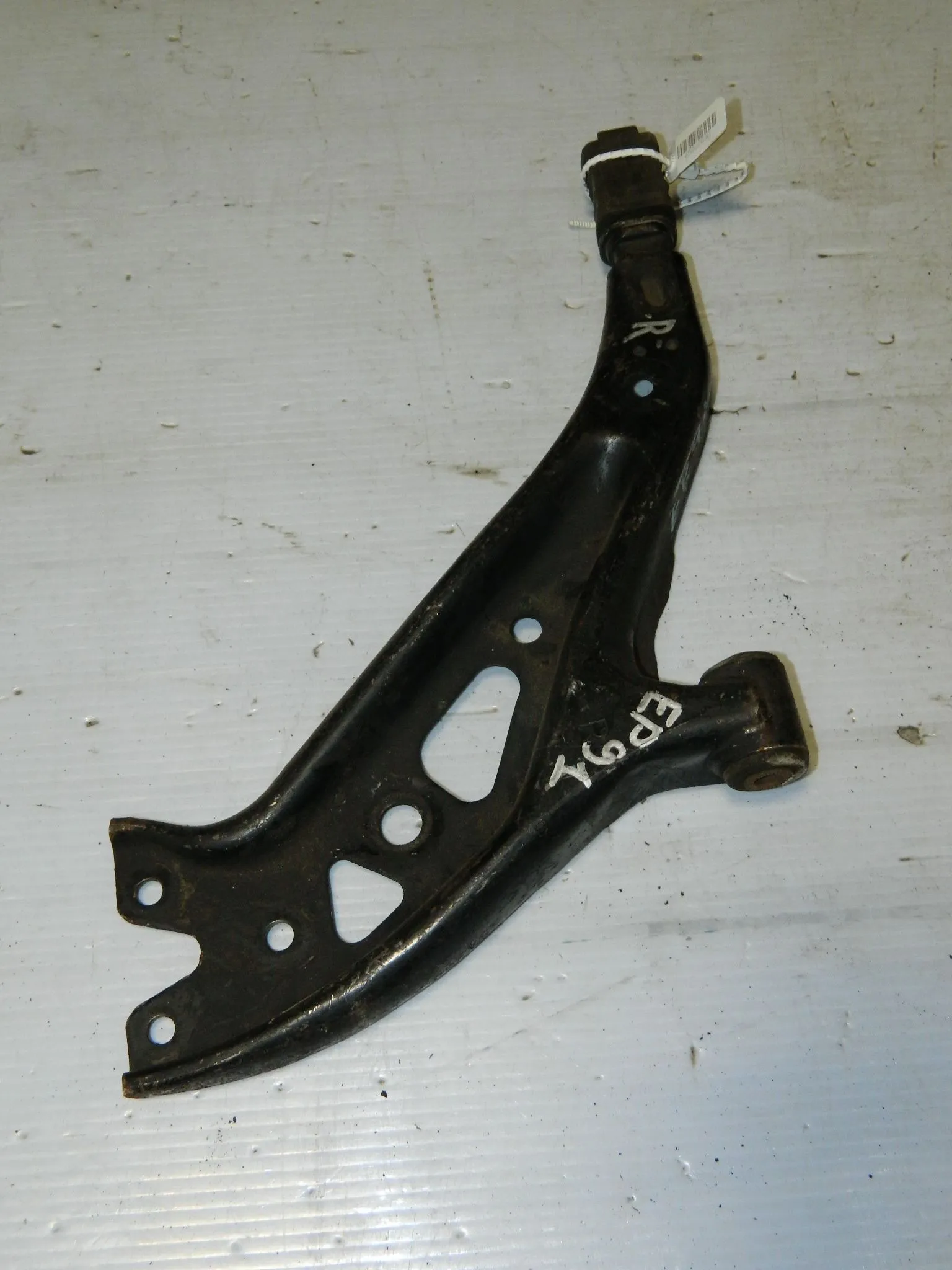 Рычаг подвески TOYOTA STARLET EP91 Перед Прав (Контрактный) 45992630