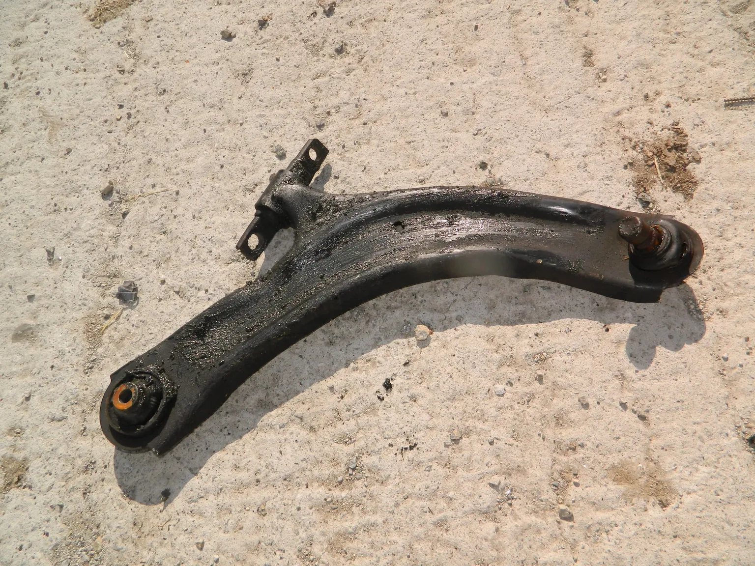 Рычаг подвески NISSAN X-TRAIL NT31 Перед Прав (Контрактный) 1102640142