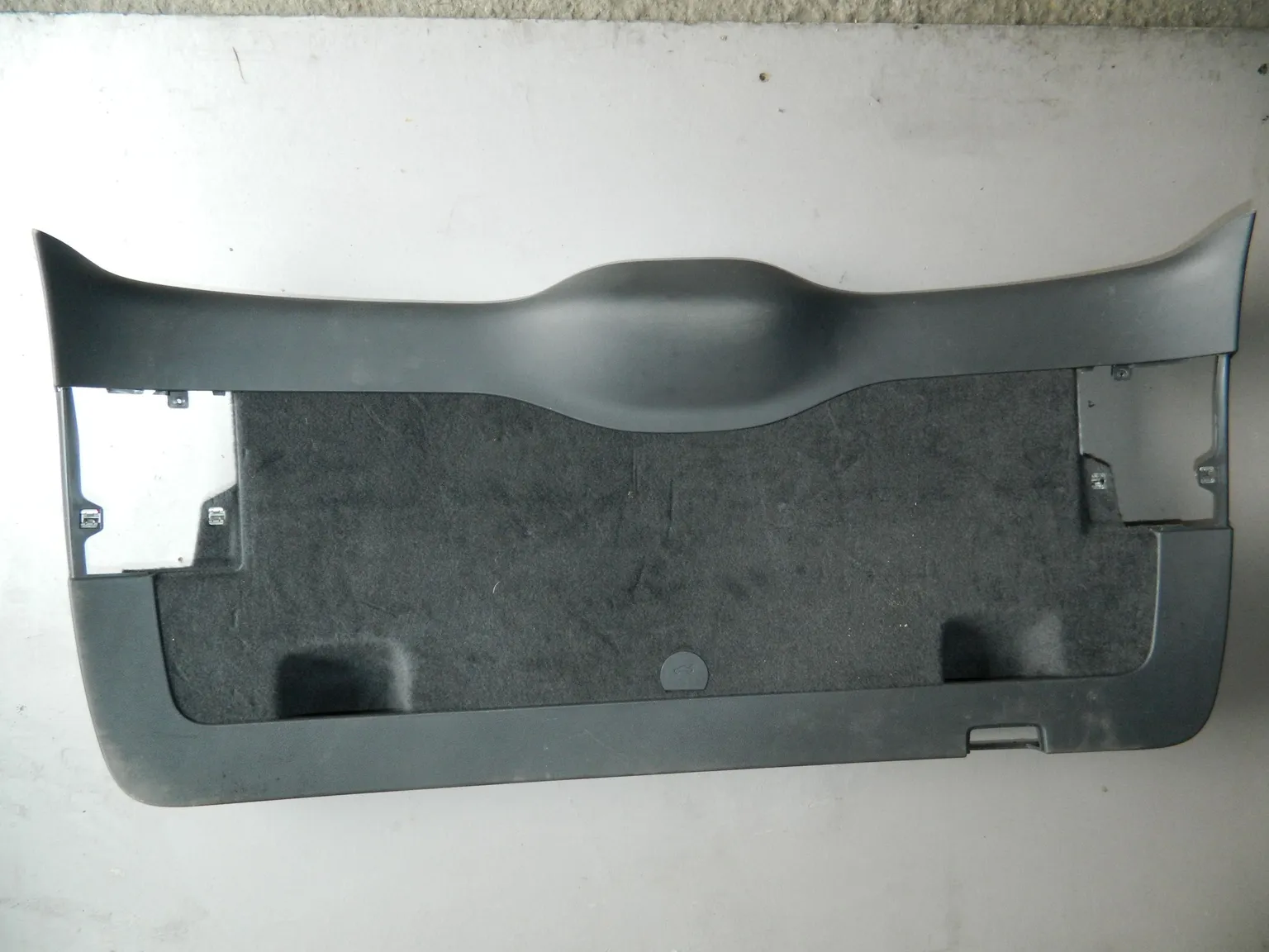 Обшивка крышки багажника VOLKSWAGEN TOUAREG 7L7 (Контрактный) 2777400080