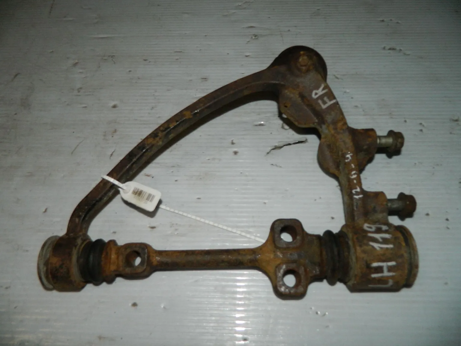 Рычаг подвески TOYOTA HIACE LH119 Перед Прав (Контрактный)