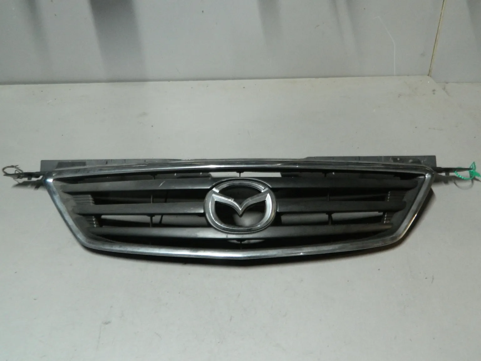 Решетка радиатора MAZDA MPV LWEW (Контрактный) 81540958
