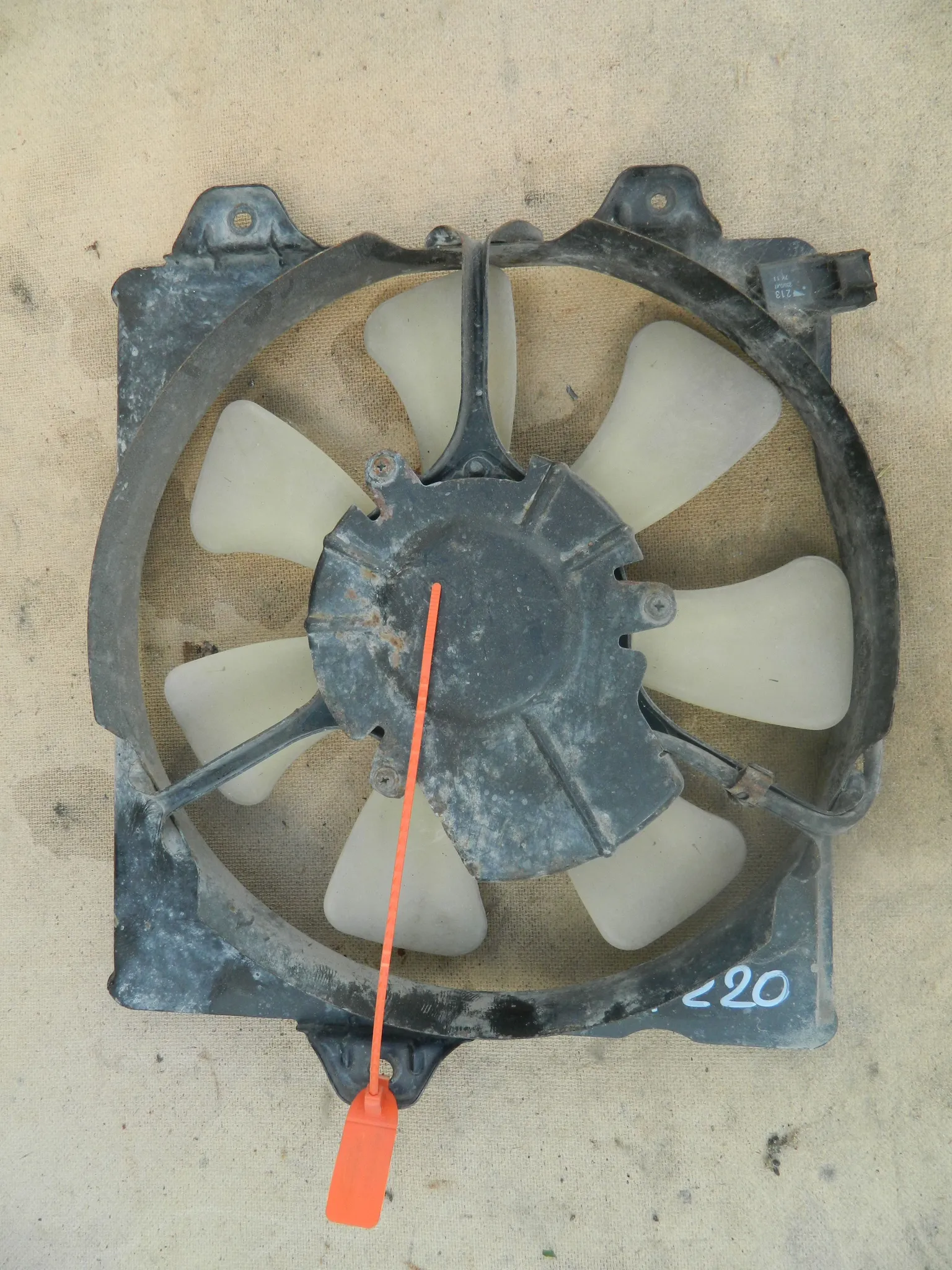 Диффузор радиатора TOYOTA AVENSIS AZT220 (Б/У) 65243213 1671174440