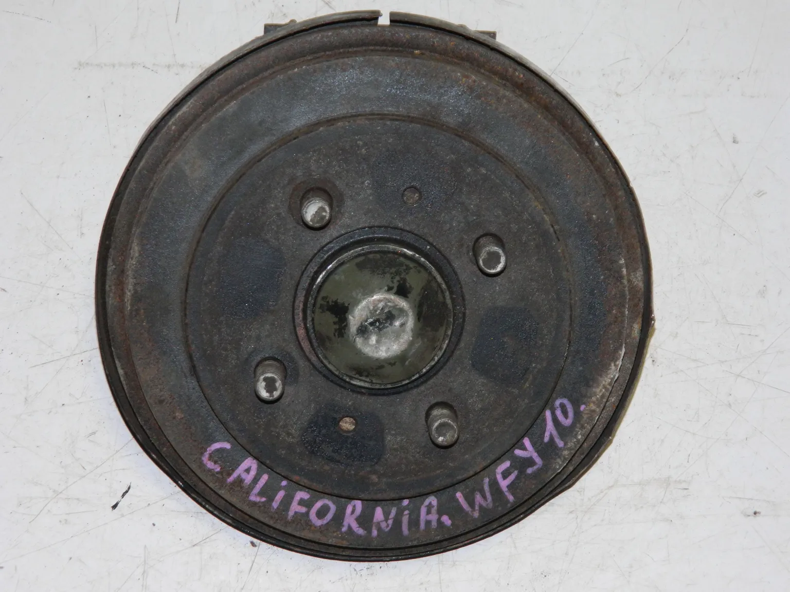 Ступица NISSAN SUNNY CALIFORNIA WFY10 Зад Лев (Контрактный) 69838496