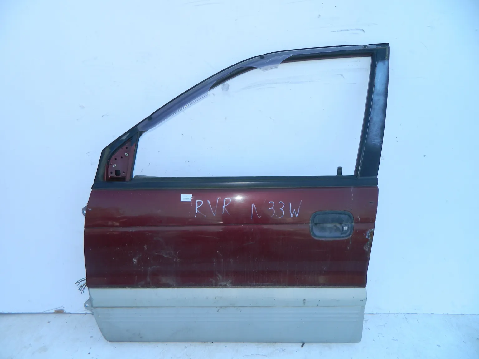 Дверь MITSUBISHI CHARIOT N33W Перед Лев (Контрактный) 46098220 MB637955