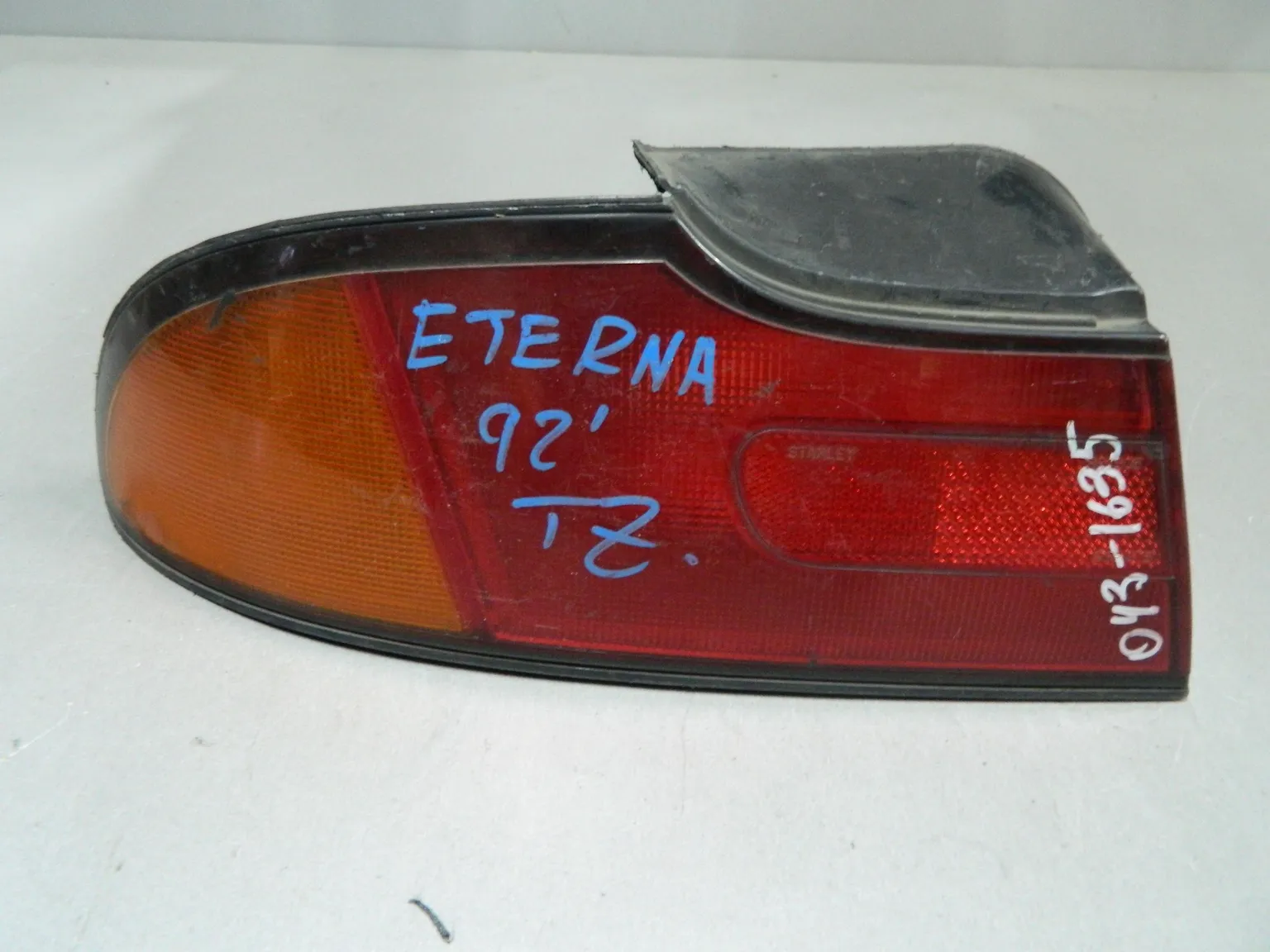 Фонарь MITSUBISHI ETERNA E54A Зад Лев (Контрактный) 68000345