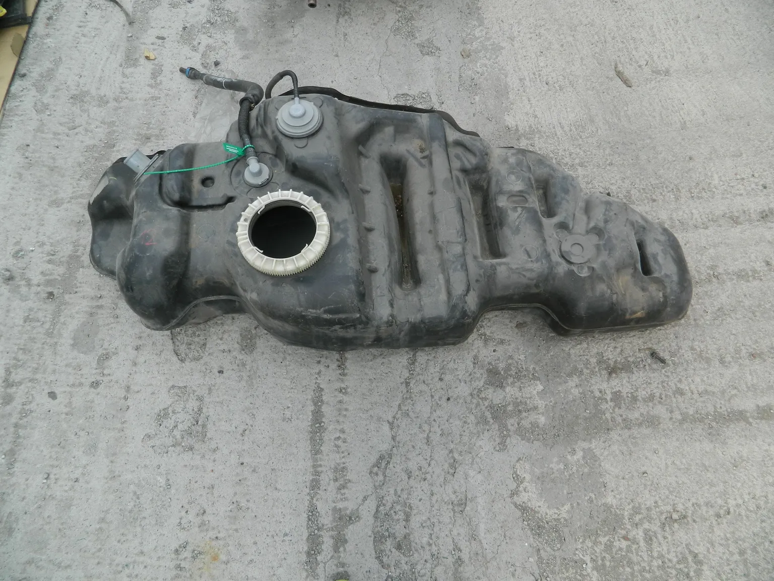 Бак топливный TOYOTA LAND CRUISER UZJ200 (Б/У) 81530906