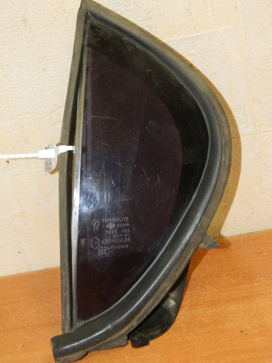 Форточка двери NISSAN MAXIMA A33 Лев (Б/У) 76065