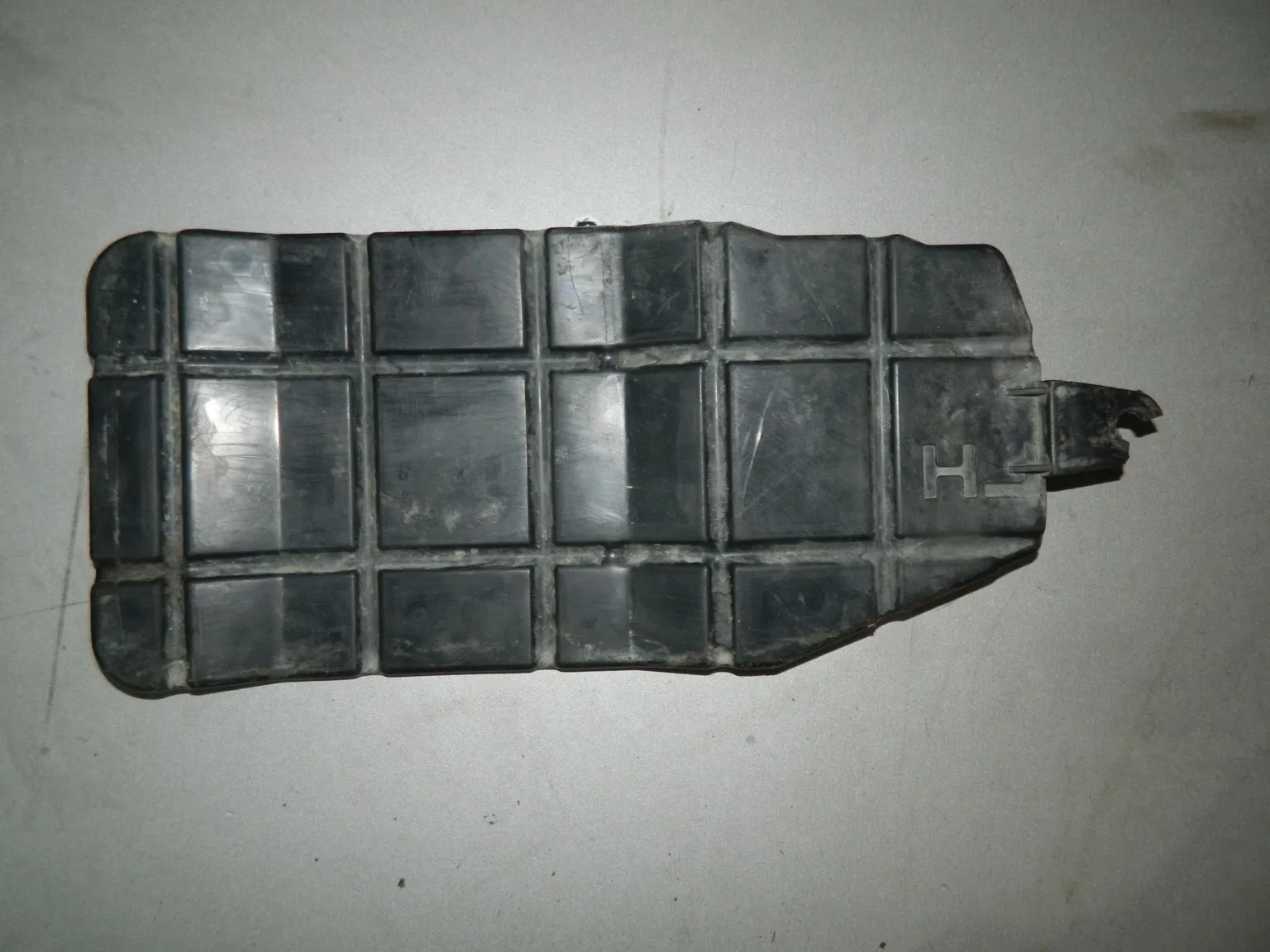 Защита двигателя HYUNDAI ACCENT LC Перед Лев (Б/У) 35020176