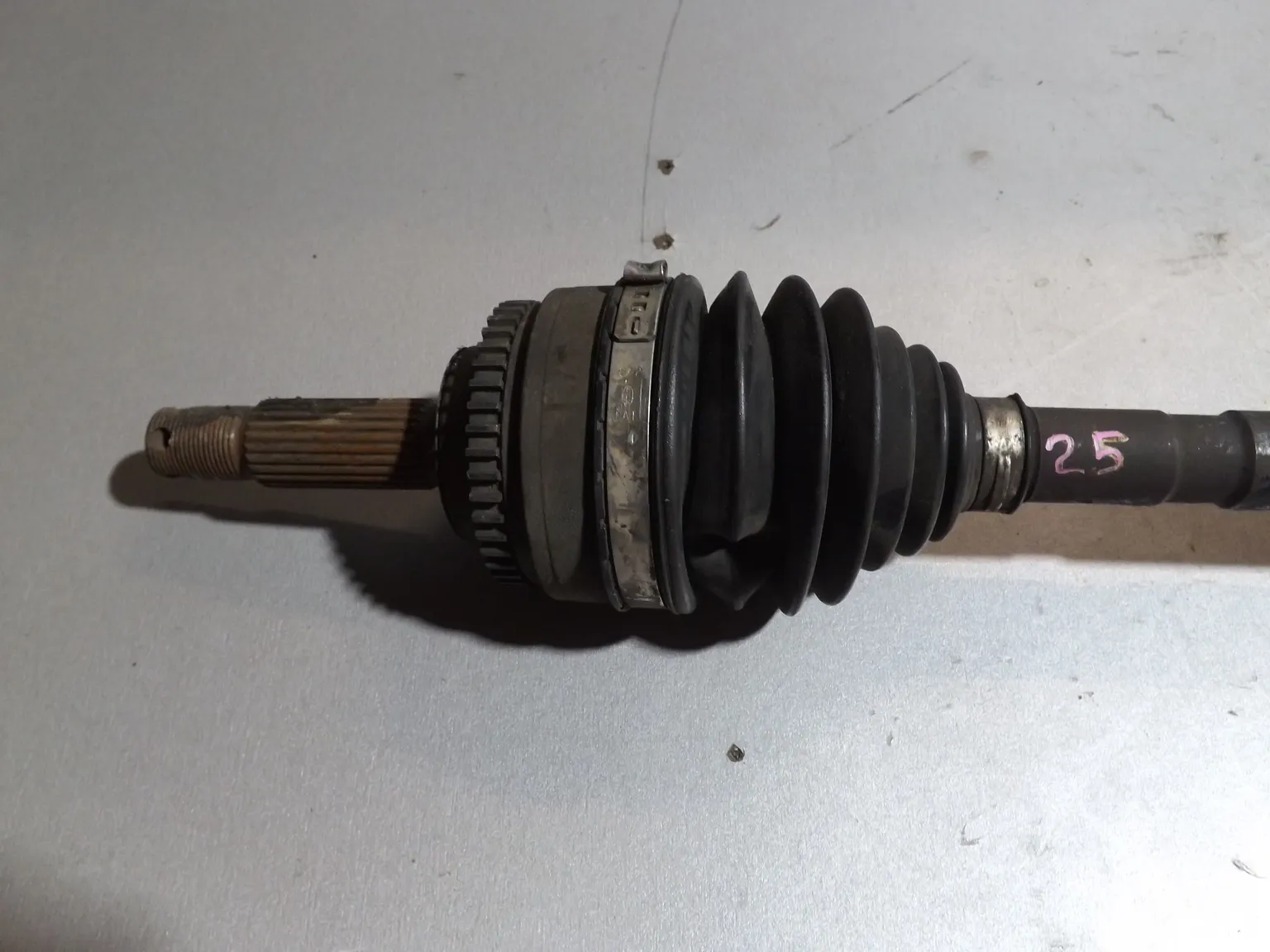 Привод MITSUBISHI LANCER CK2A Перед Прав (Контрактный) 94603066