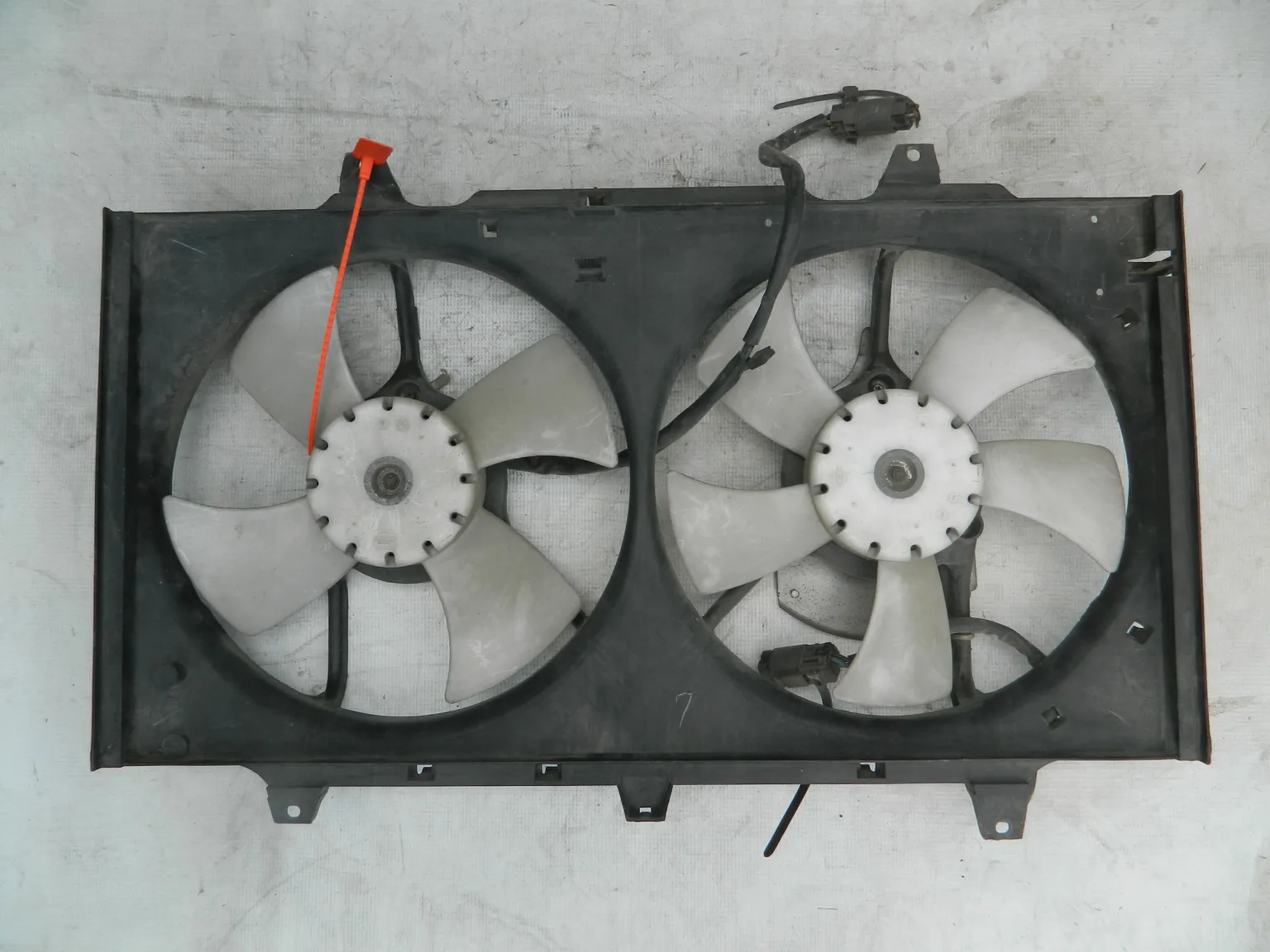 Диффузор радиатора NISSAN PRAIRIE M11 (Контрактный) 72355054