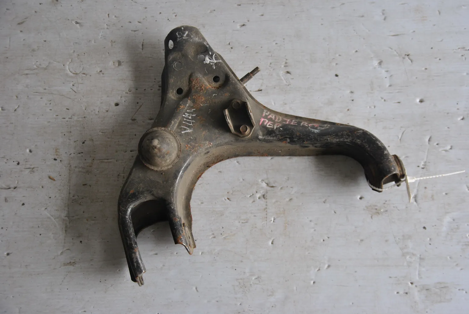 Рычаг подвески MITSUBISHI PAJERO V44W Перед Лев (Контрактный) 45992510