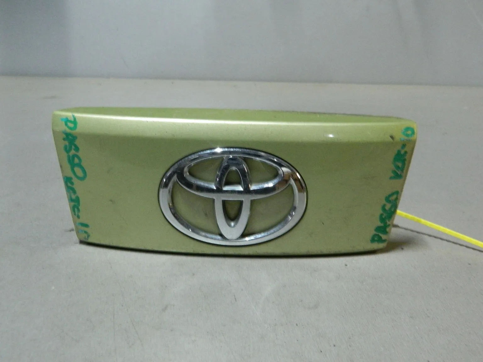Накладка крышки багажника TOYOTA PASSO KGC10 (Контрактный) 79773110