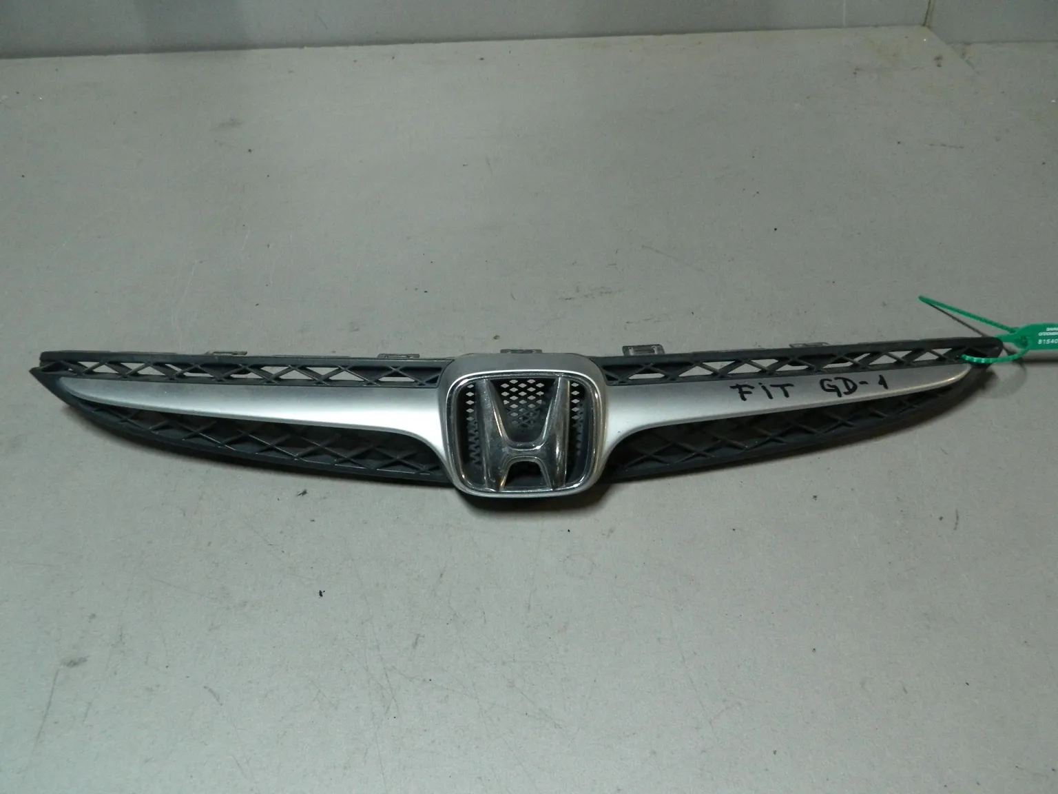 Решетка радиатора HONDA FIT GD1 (Контрактный) 81540934