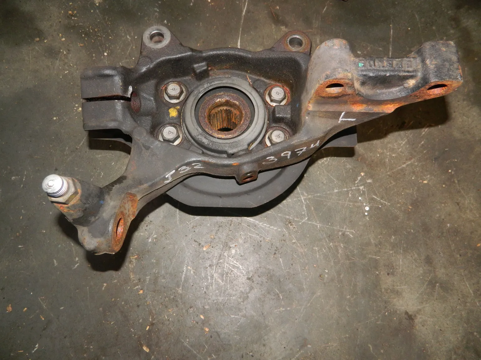 Кулак поворотный NISSAN TEANA J32 Перед Прав (Контрактный) 1070960910