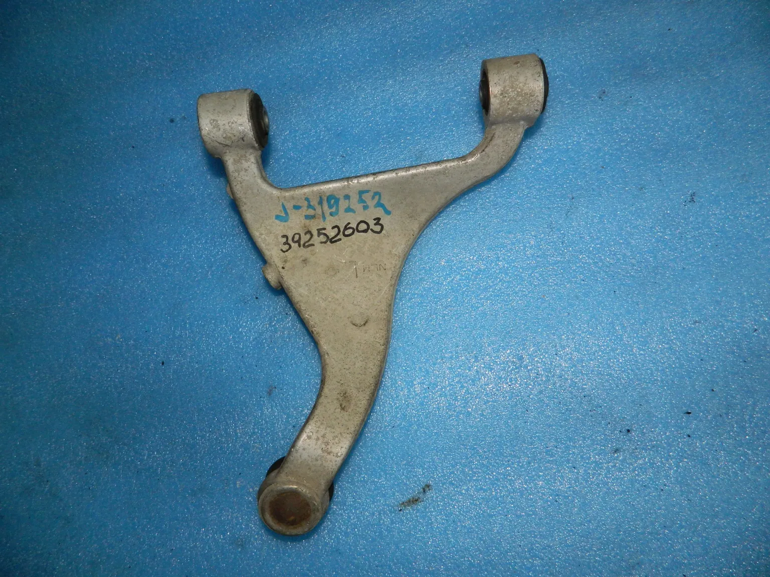 Рычаг подвески NISSAN TEANA J31 Зад Лев Верх (Контрактный) 39252603