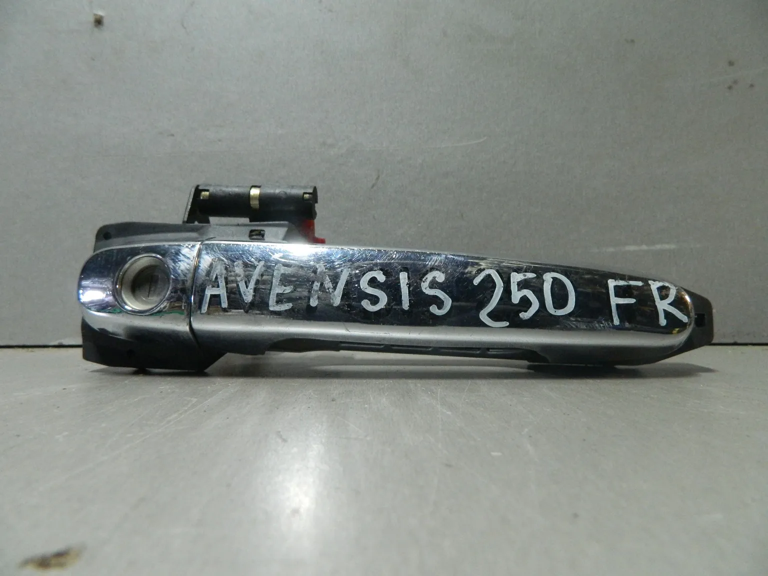 Ручка двери наружная TOYOTA AVENSIS AZT250 Перед Прав (Контрактный) 81528081