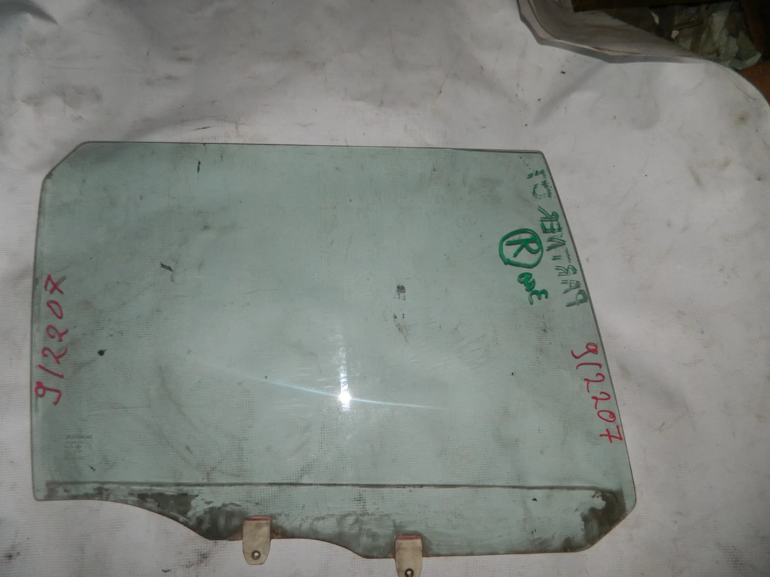 Стекло двери HONDA PARTNER/ORTHIA Задн. Прав (Контрактный) 912207