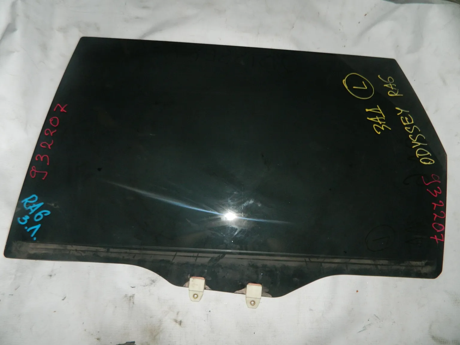 Стекло двери HONDA ODYSSEY RA6 Задн. Лев (Контрактный) 932207