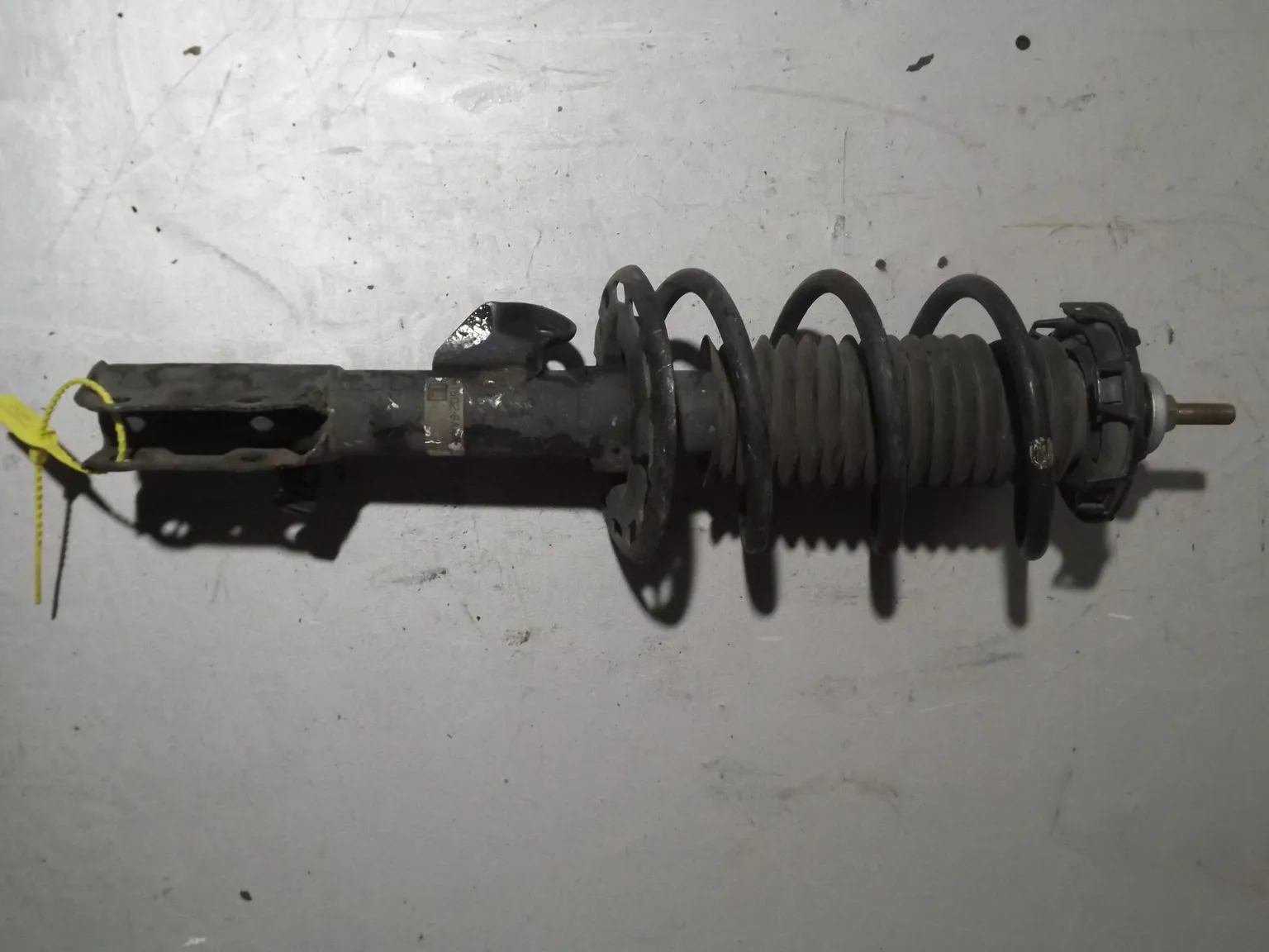 Стойка подвески HONDA FIT GD1 Перед Лев (Контрактный) 94603428