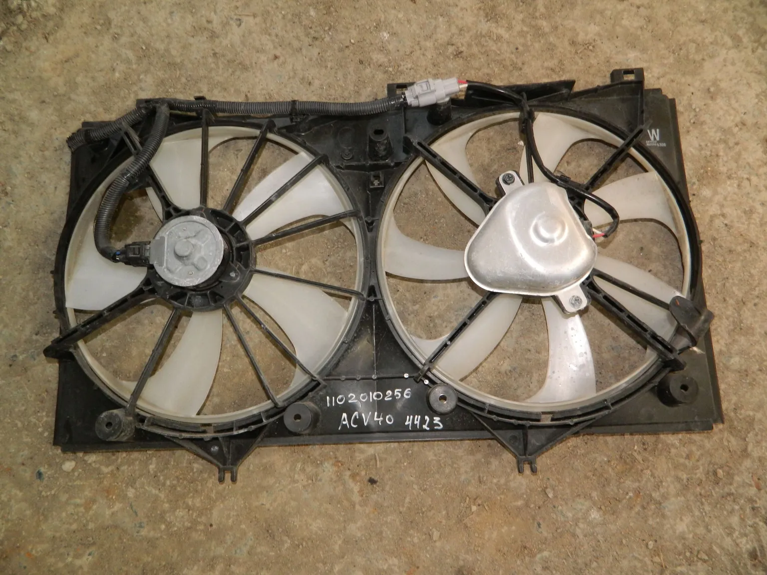 Диффузор радиатора TOYOTA CAMRY ACV40 (Контрактный) 1102010256 1636323010